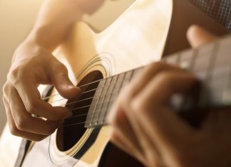 Аккорды для игры на гитаре: можно ли научиться играть самостоятельно, особенности и преимущества Аккорды для игры на гитаре: можно ли научиться играть самостоятельно, особенности и преимущества