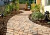 Как уложить тротуарную плитку в саду? Как уложить тротуарную плитку в саду?