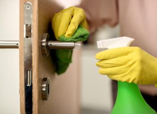 Уход за дверью — советы по чистке и обслуживанию