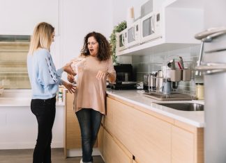 Выбор цвета кухонного гарнитура для кухни-гостиной