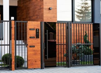 Выбираем забор для дома: все, что нужно знать