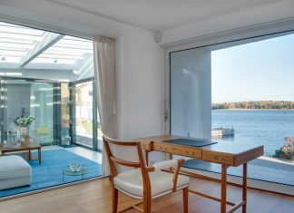 Панорамные окна для загородного дома как элемент современного дизайна