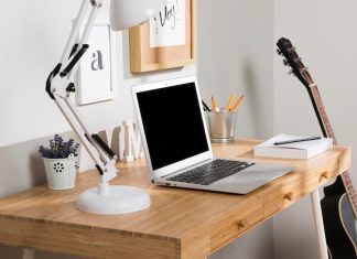 Как выбрать идеальный компьютерный стол для дома