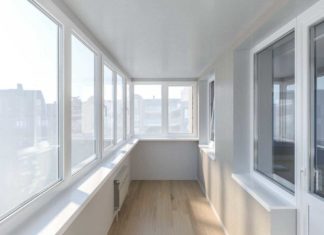 Холодное остекление балконов: безрамное или пвх-окнами Холодное остекление балконов: безрамное или пвх-окнами