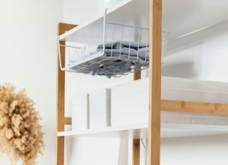 Эффективная гардеробная система для деревянного дома