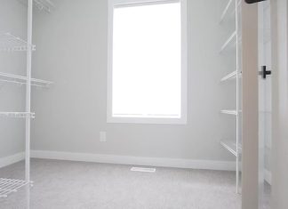 Преимущества установки пластиковых окон в ванной комнате