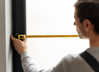 Регулировка пластиковых дверей: причины, способы и советы по обслуживанию