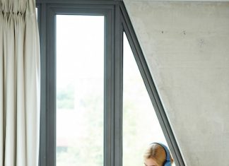 Преимущества установки окон с поворотно-откидным механизмом