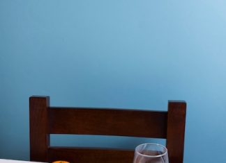 Как правильно выбрать цвет обеденного стола для кухни